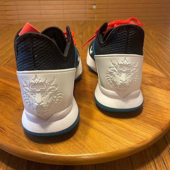 Nike LeBron Witness 4 Tennis Shoes - Picture 2 of 6